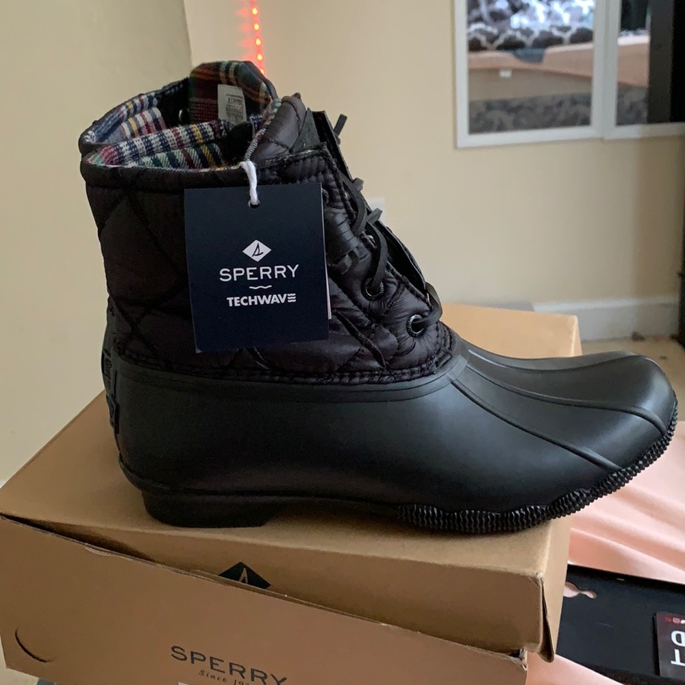 black sperry boots <3